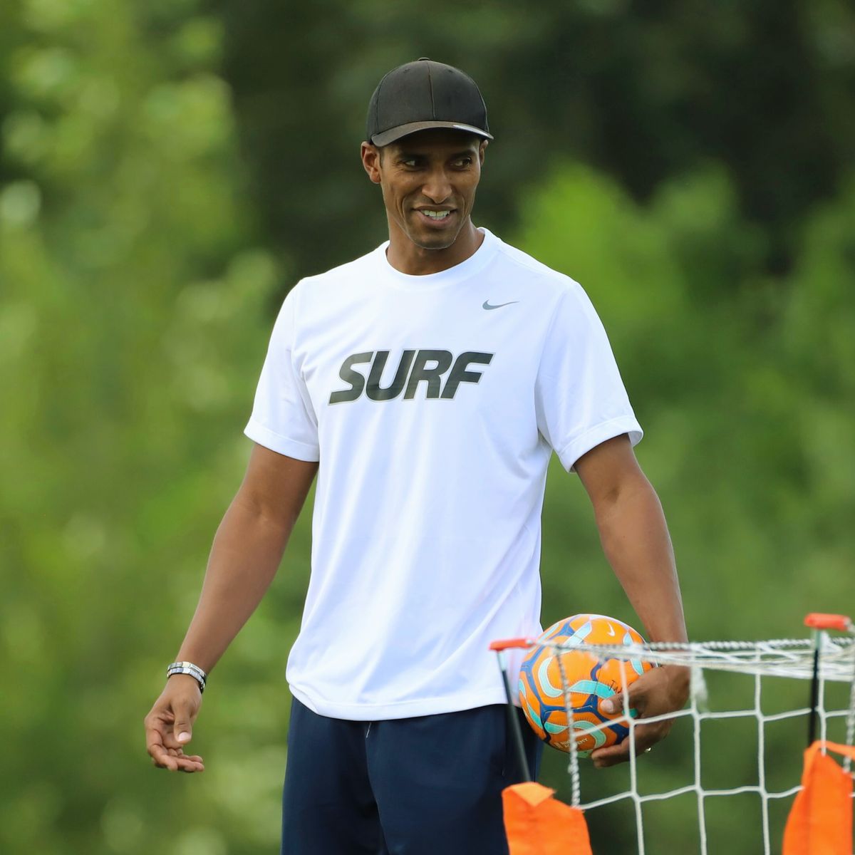 An Oregon Surf coach at training