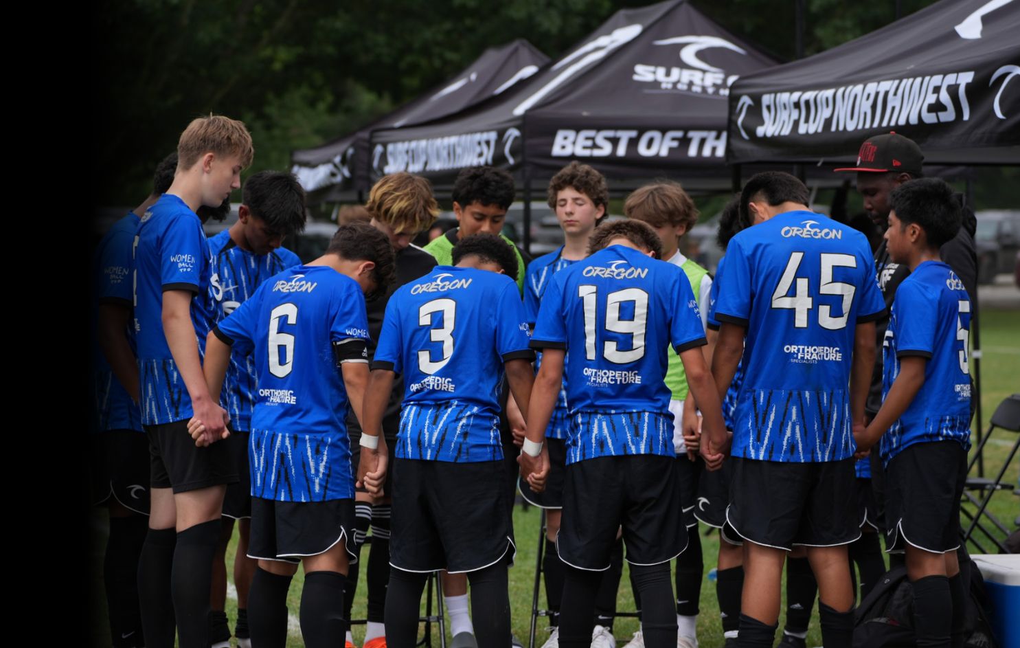 An Oregon Surf team lined up before a match